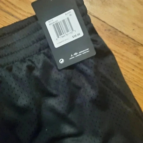 JORDAN SHORTS - Picture 2 of 3